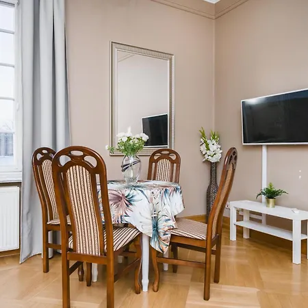 アパート アパルタメンティ W Pałacu Pod Baranami クラクフ