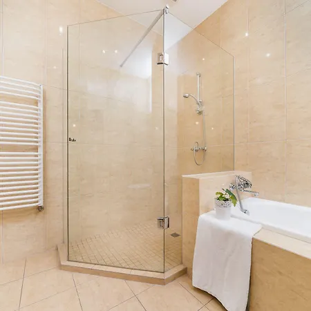 아파트 W Palacu Pod Baranami 크라쿠프