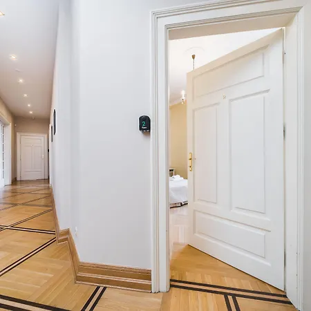 아파트 W Palacu Pod Baranami 크라쿠프