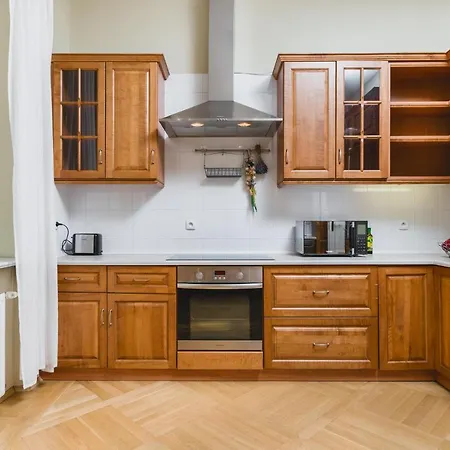 W Palacu Pod Baranami